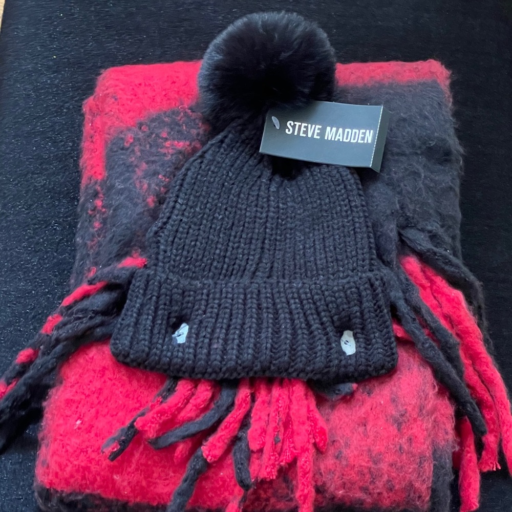 NWT Steve Madden Scarf & Hat Red & Black Set Winter Accessories